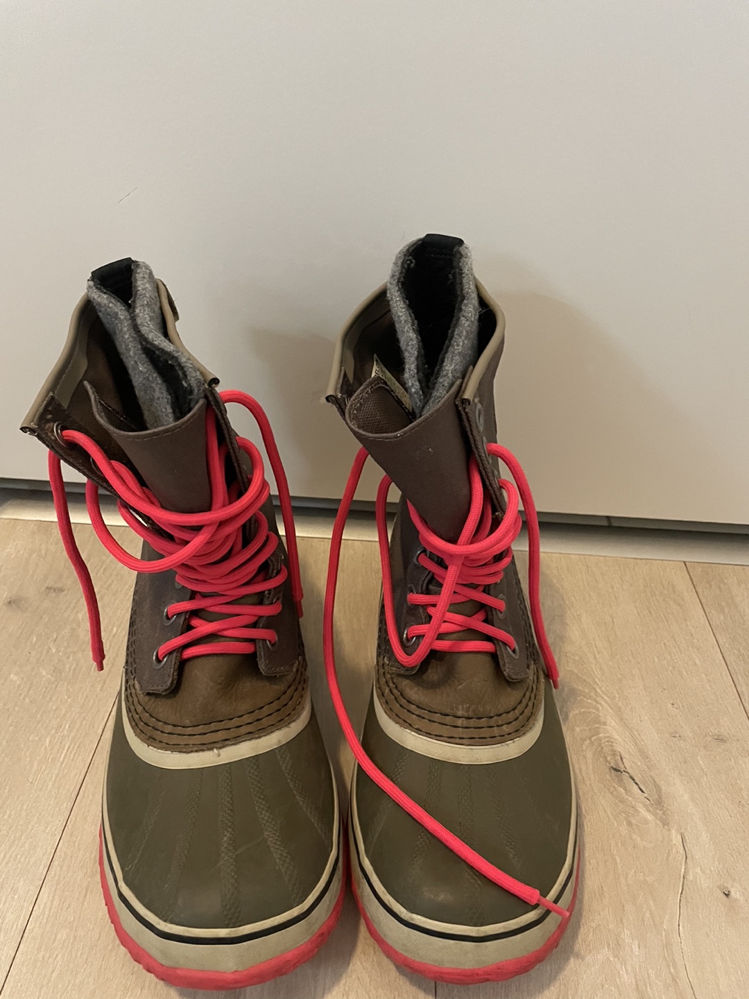Women’s brown and pink Sorel boots - photo 2