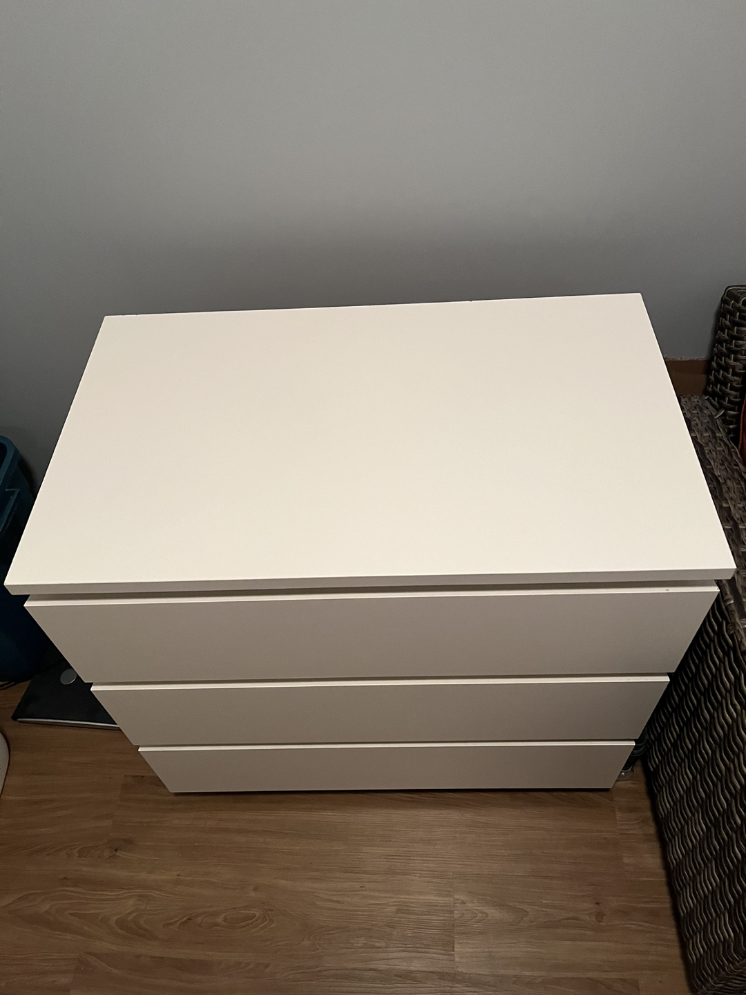 IKEA MALM
3-drawer chest, white, 31 1/2x30 3/4 " (80x78 cm) image indicator(2)