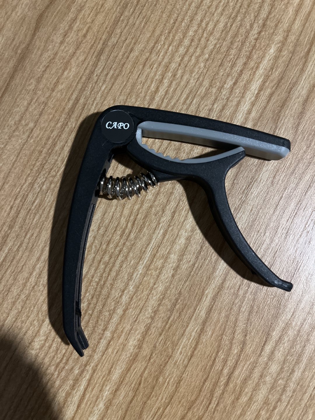 Capo for electric/acoustic guitar and ukelele