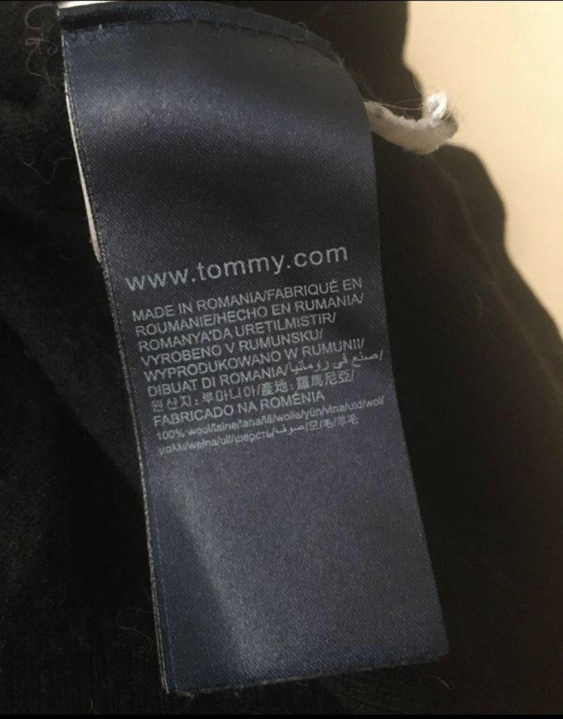 Tommy Hilfiger Black Sweater 100% Wool Size XL image indicator(6)