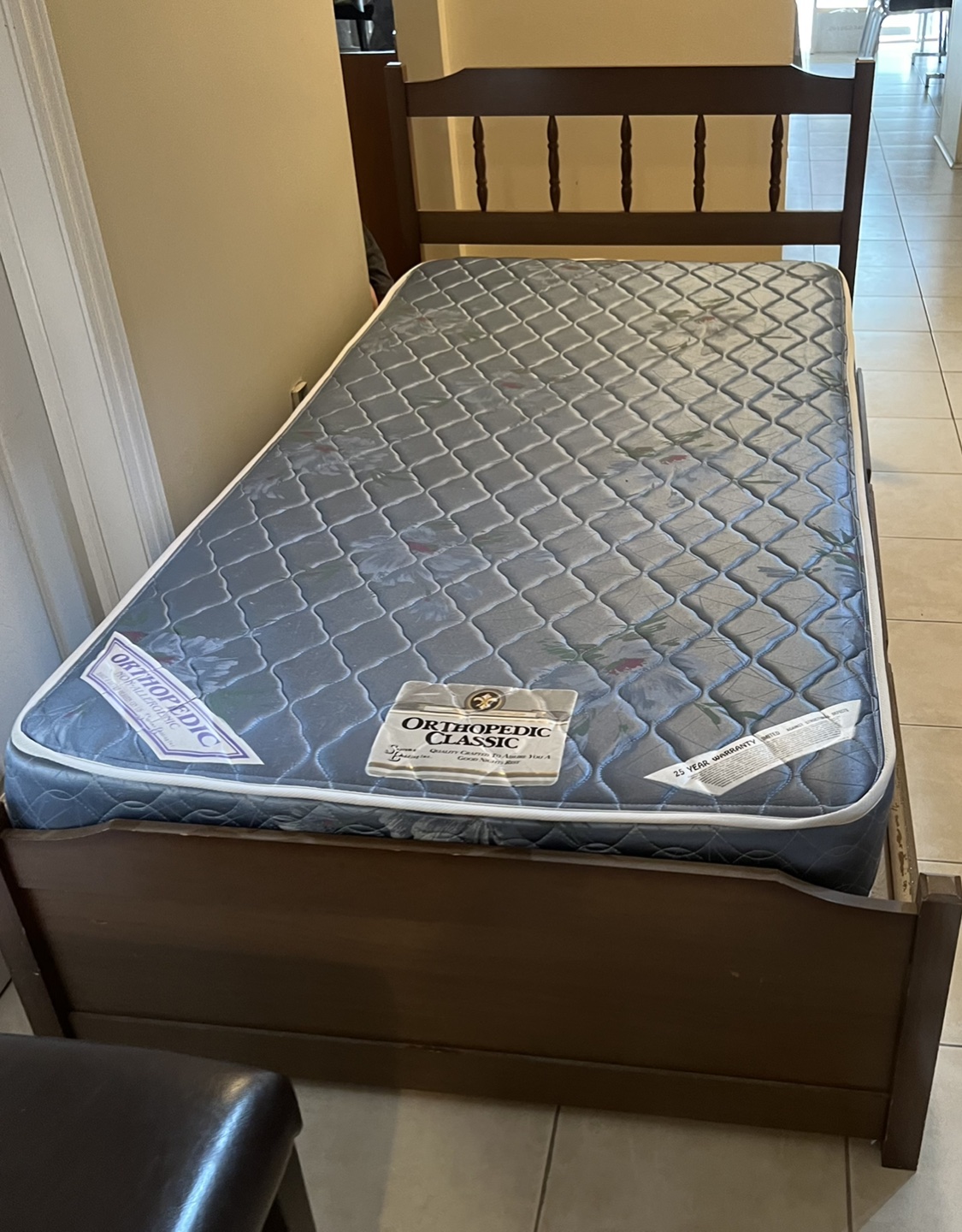 Twin Bed with 3 pull drawers + mattress - photo 3