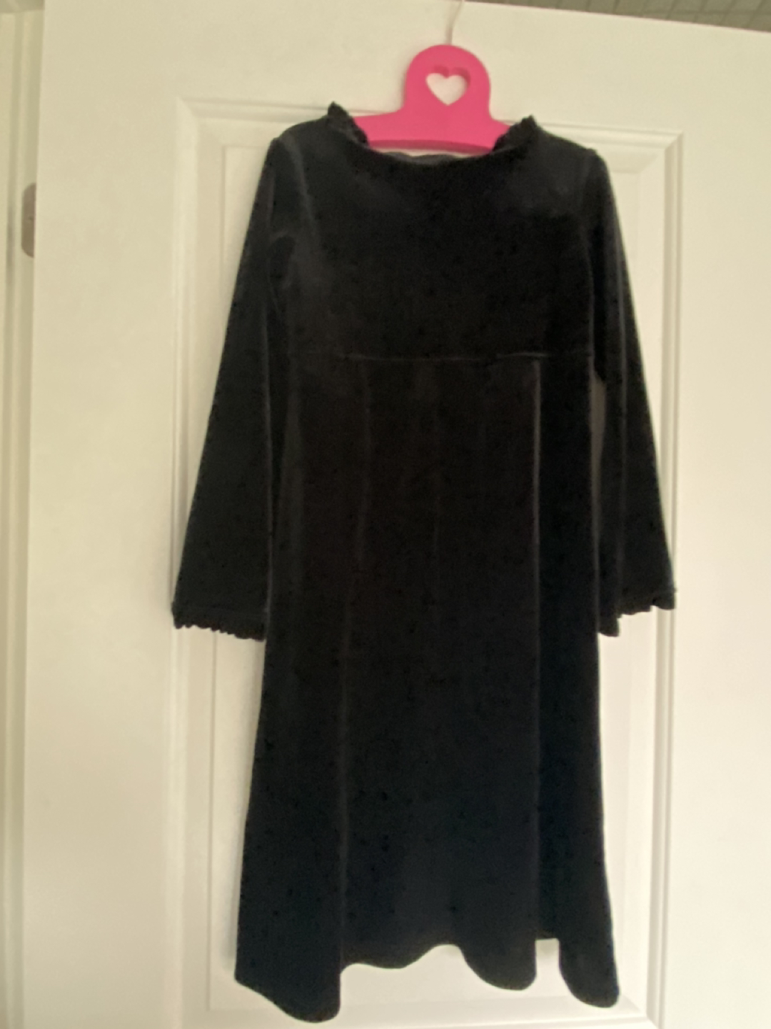 Girls velvet dress size 6X/7 image indicator(3)