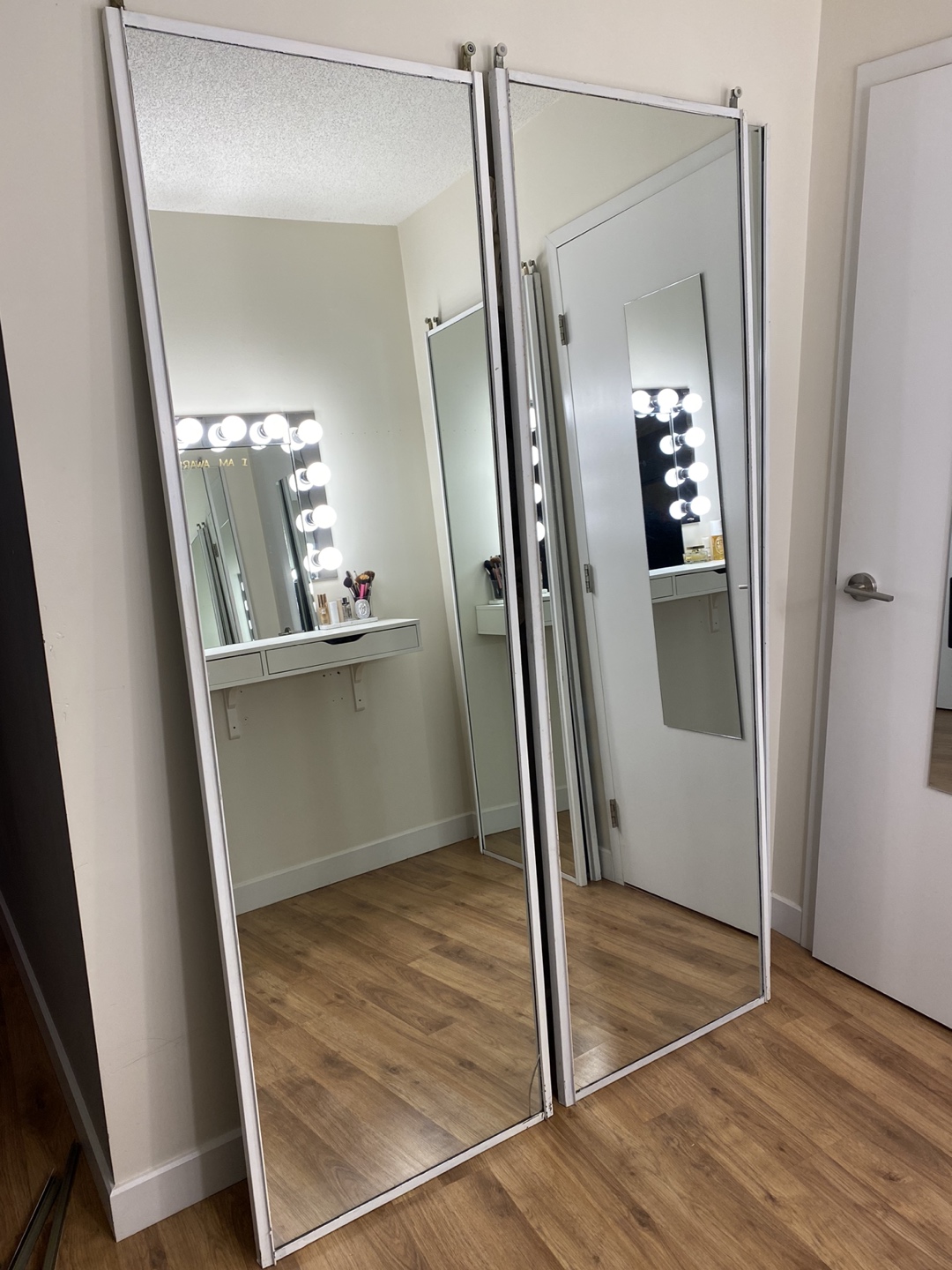 Four 24” x 79” mirror sliding doors with hardware - photo 2