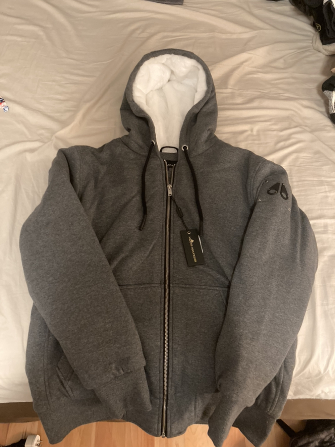 (Brand New) Moose knuckles classic bunny