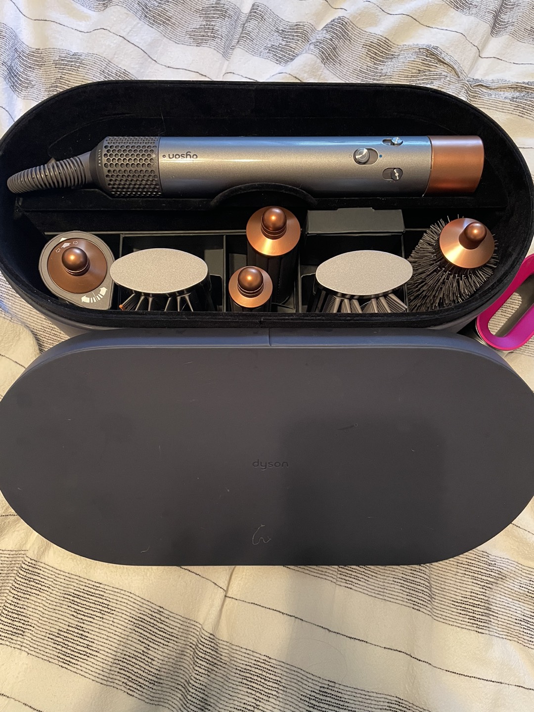 Dyson Airwrap Multi Styler - Complete - Like new - used once image indicator(7)