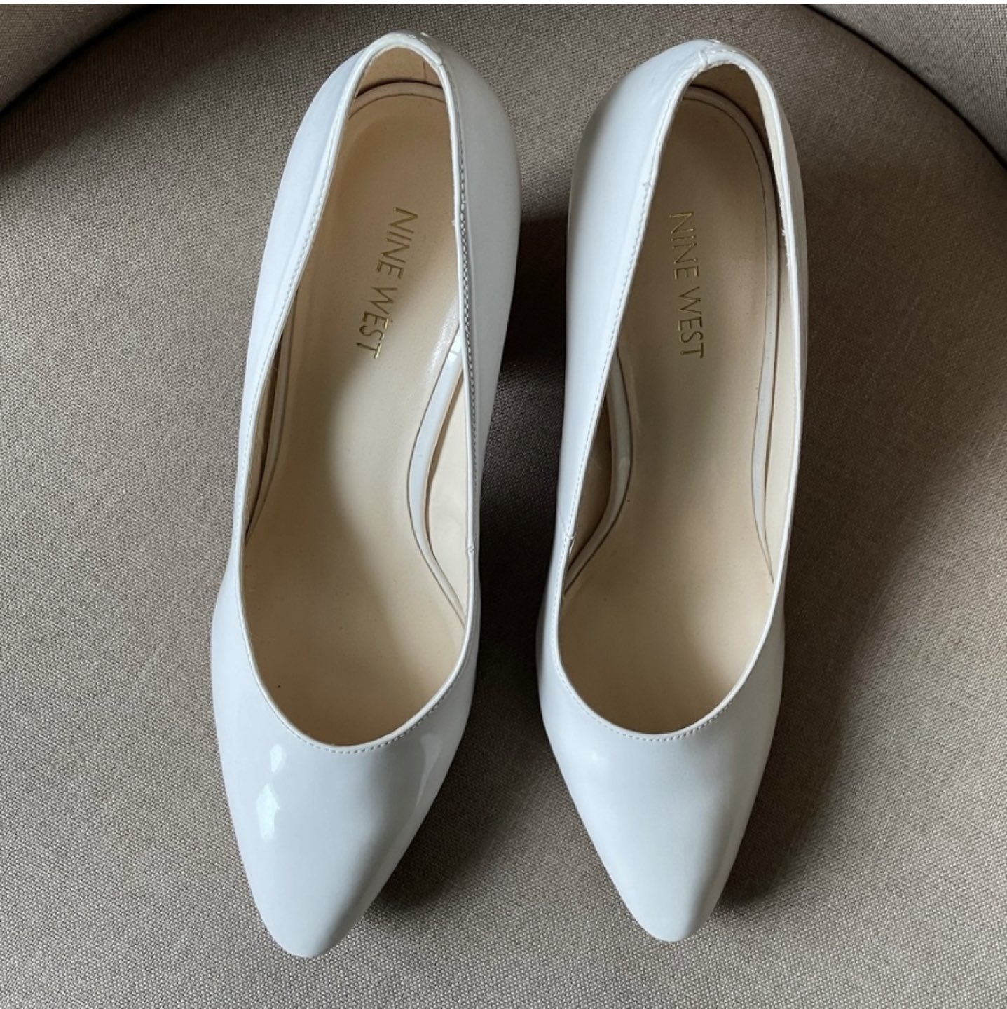 New Vegan Leather Nine West 8.5 Cream Pumps image indicator(2)