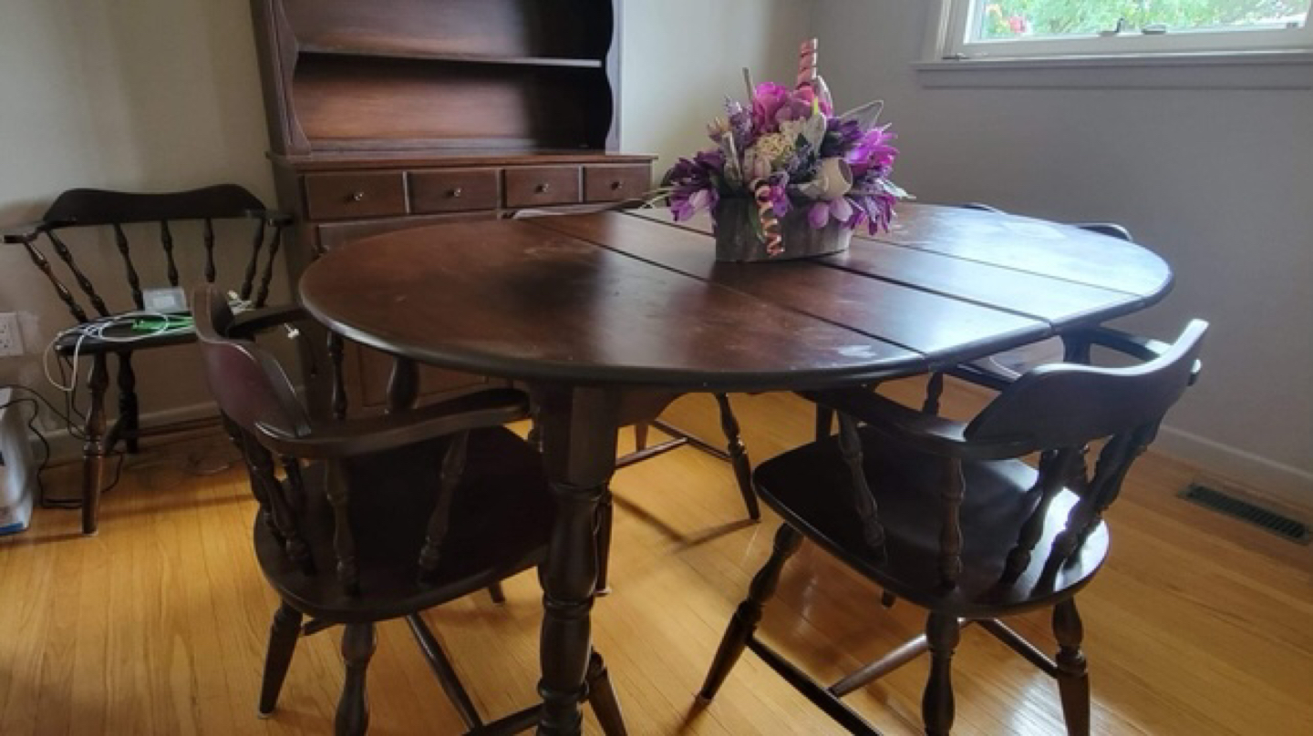 Table with 6 Captains Chairs thumbnail