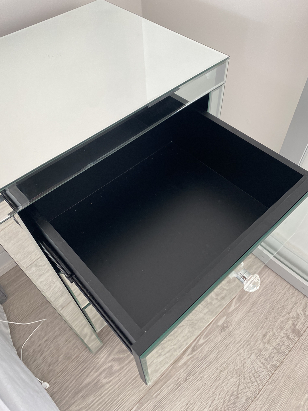 Mirrored nightstand - photo 5
