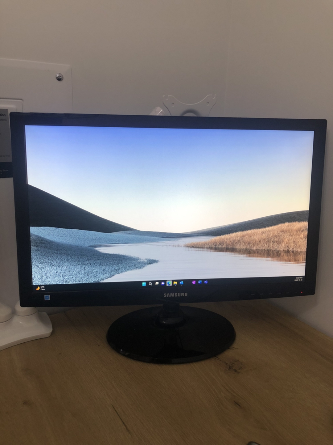 23” Samsung monitor thumbnail