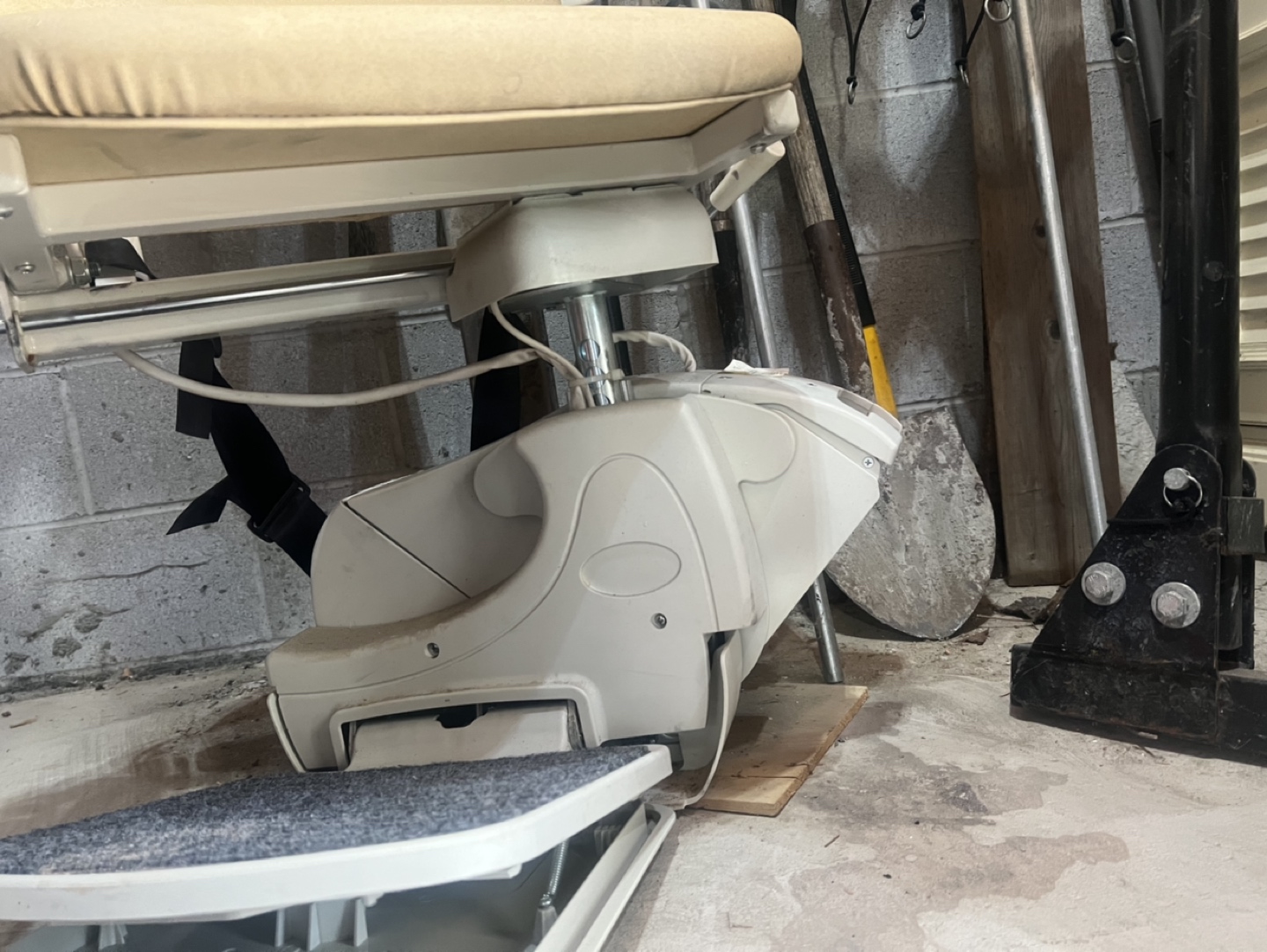Handicare stair chair lift - photo 3