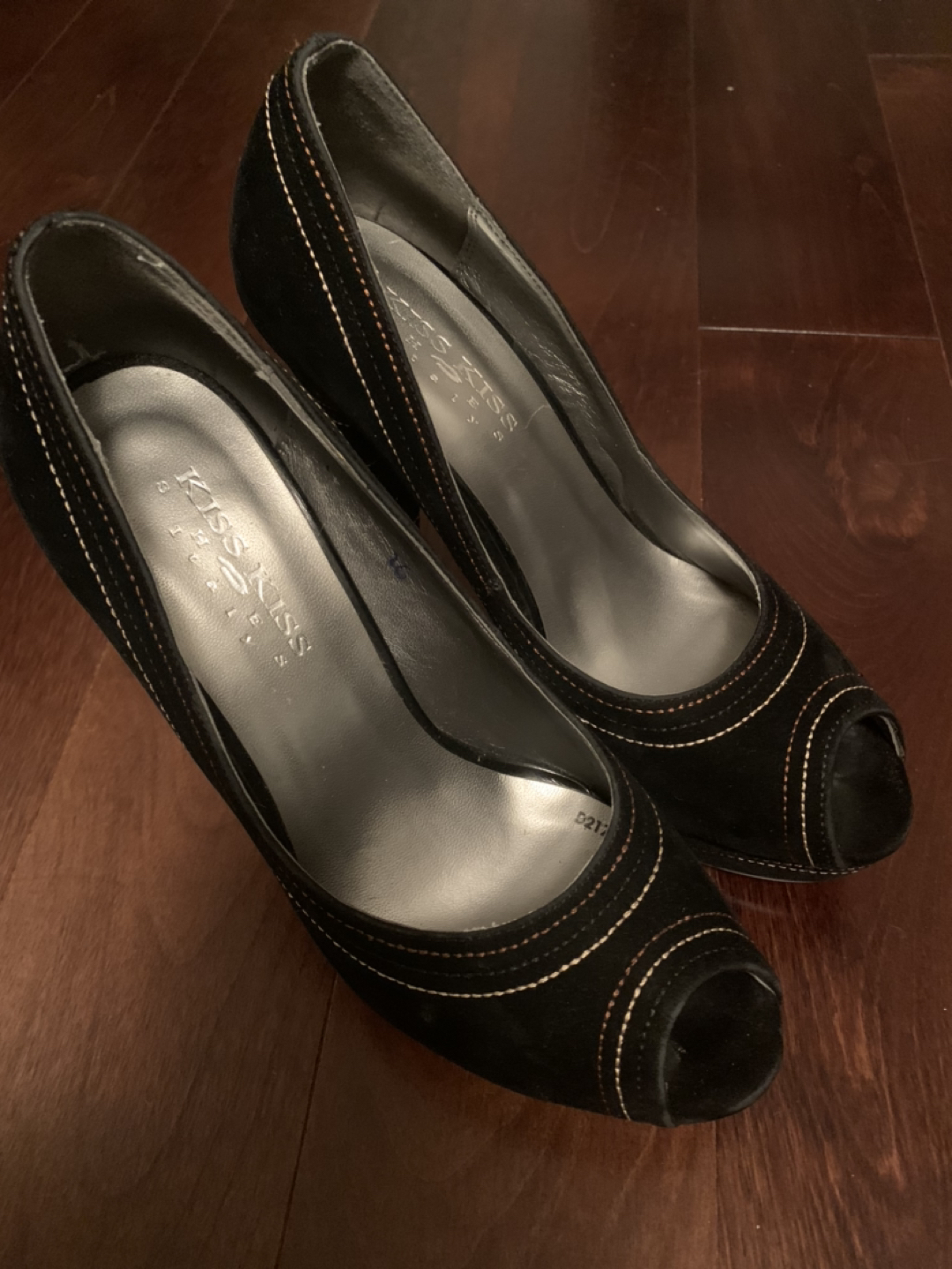 Black heels size 6 never worn image indicator(5)
