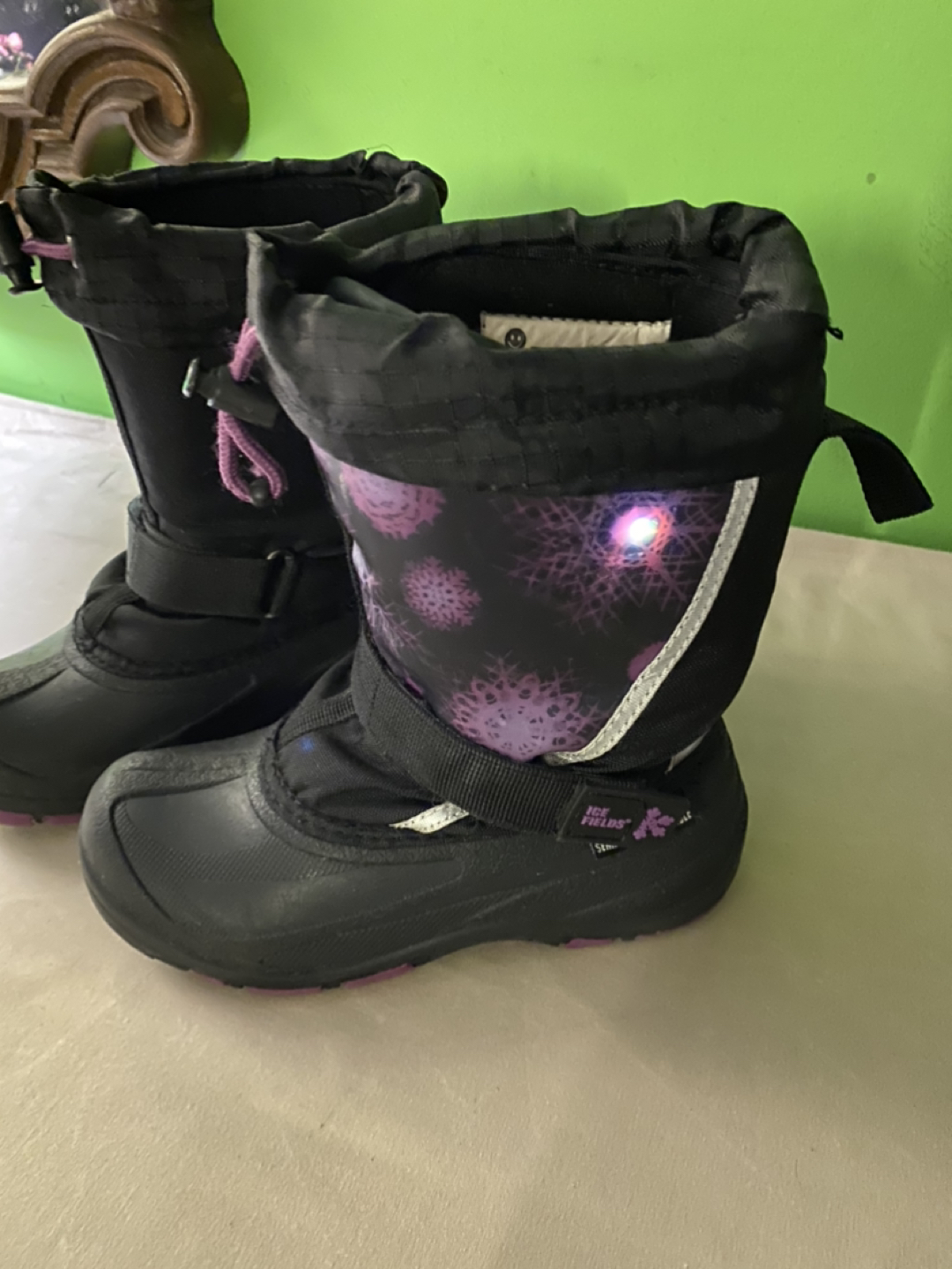 ABSOLUTE CANADA LIGHTBOLT LIGHT-UP SNOW BOOTS FOR GIRLS. image indicator(3)