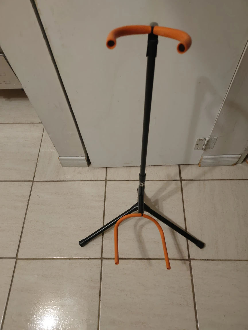 Guitar stand foldable and able to disassemble