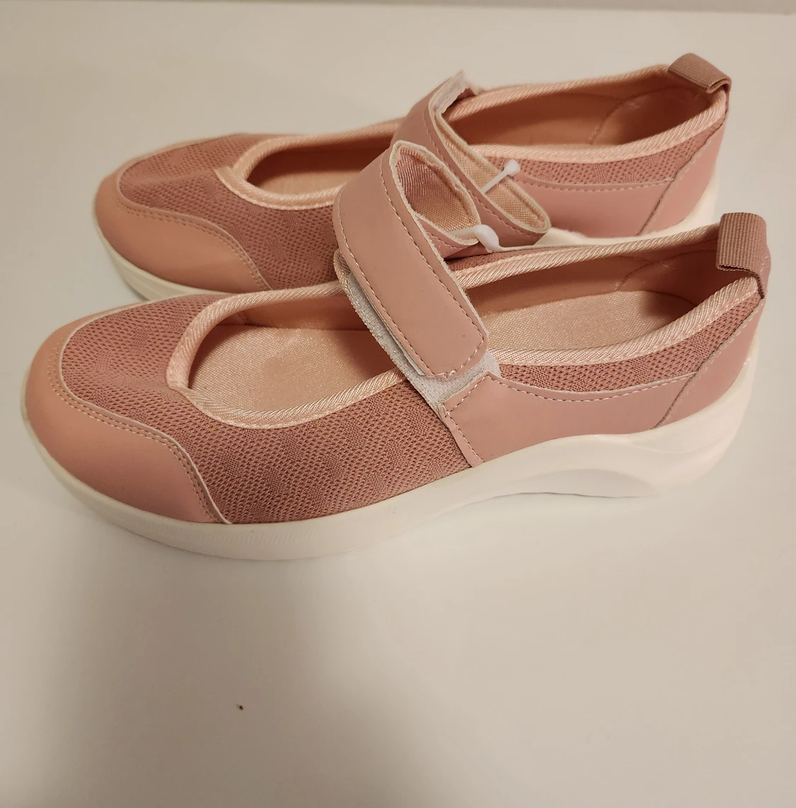 Pink light and comfy shoes image indicator(2)