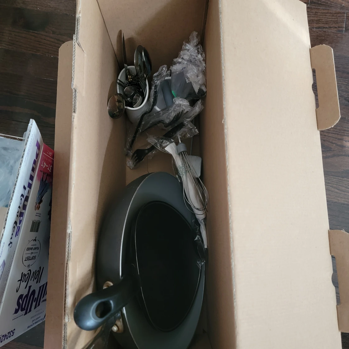 Box of Kitchen stuff #freecycle thumbnail