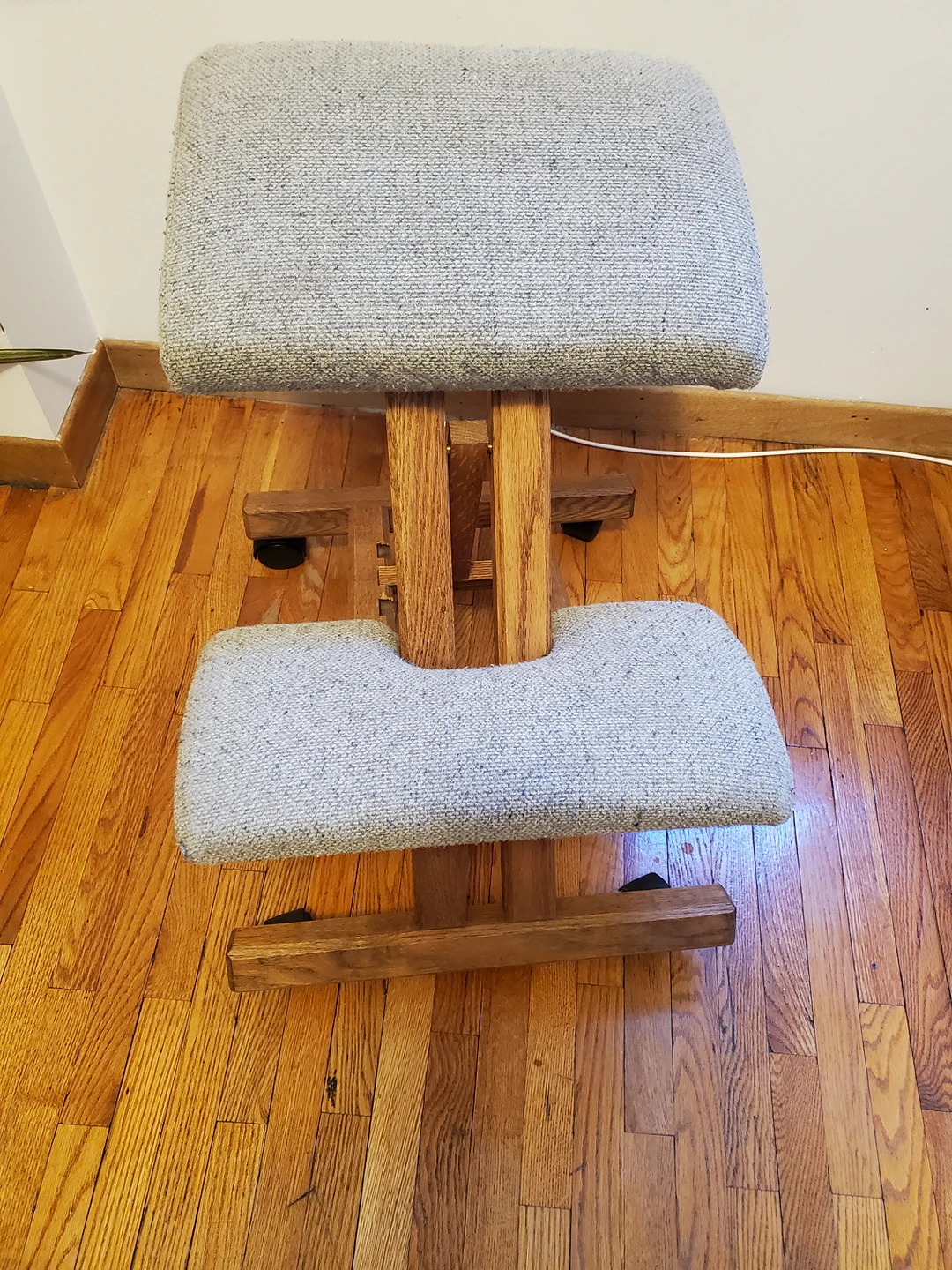 Ergonomic Kneeling Chair- Great for Posture! image indicator(2)