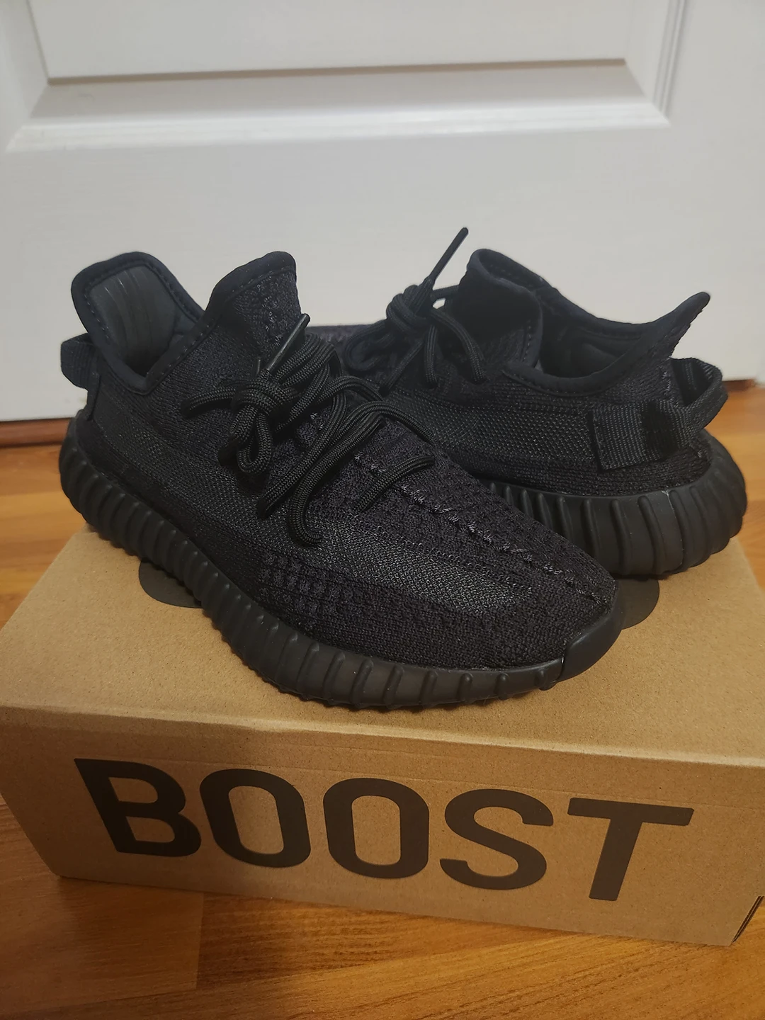 Yeezy Boost 350 V2 Onyx (US 6M/7W) - photo 4