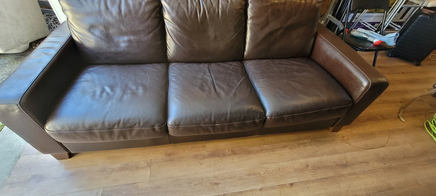 NATUZZI LEATHER SOFA