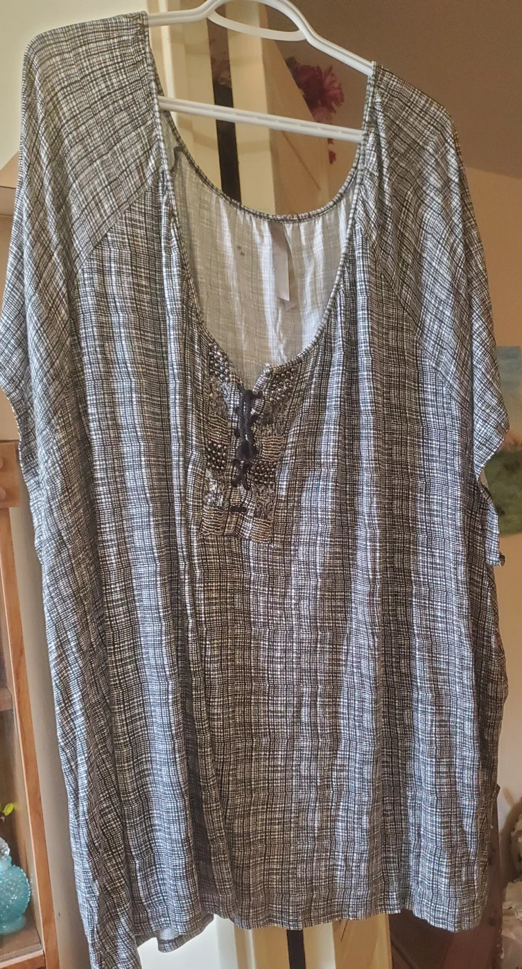 6XL black and white top