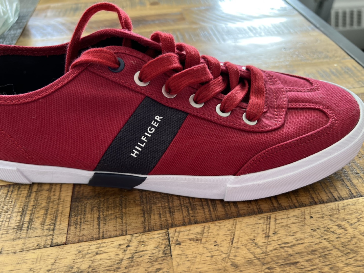 New Tommy Hilfiger  mens sneaker size 10 thumbnail