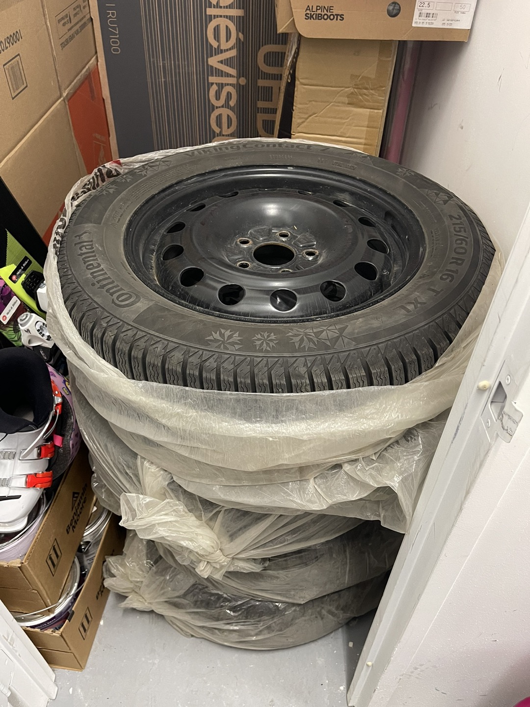 Continental winter snow tires x4 with rims 215 60 16 image indicator(4)