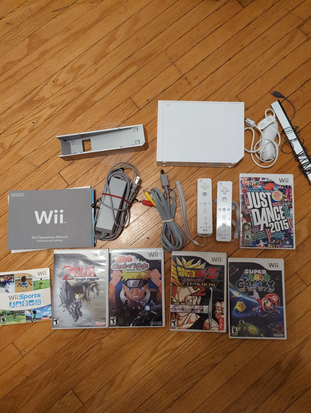 Nintendo Wii + 6 Games + 2 Wiimotes