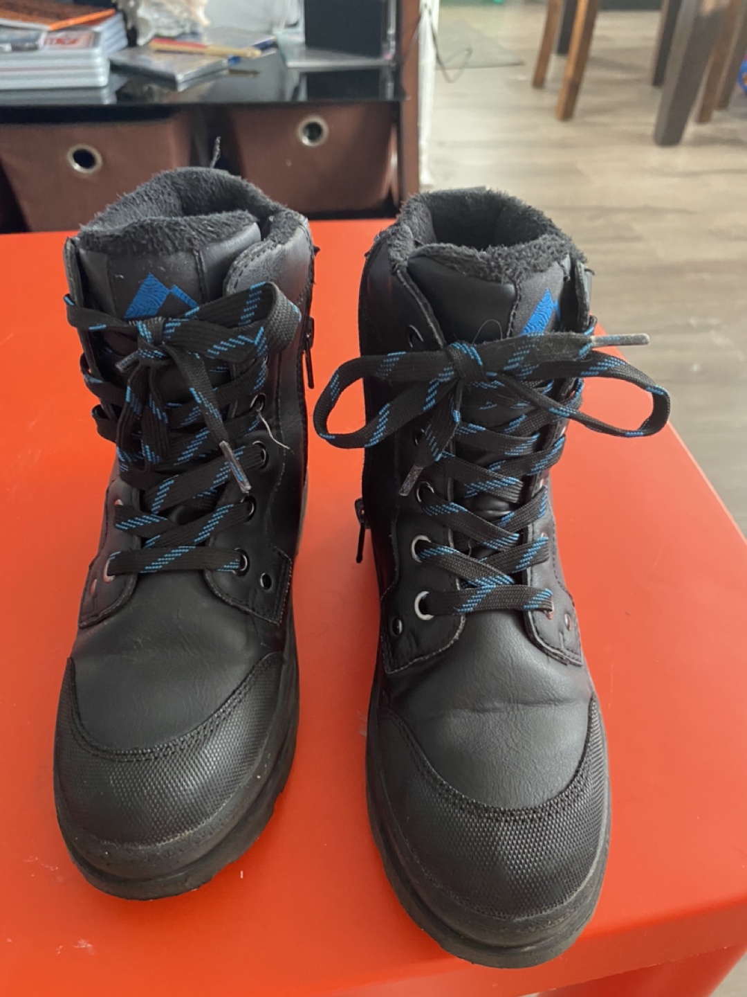 Kids winter boots size 1/2