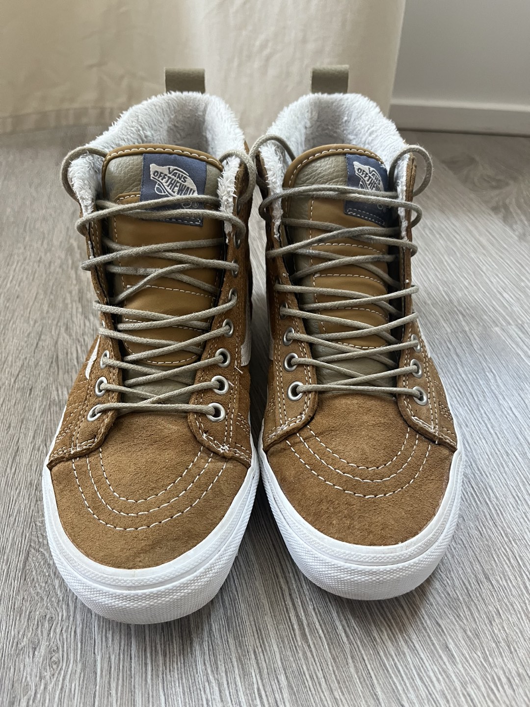 Vans winter comfy tennis shoes thumbnail