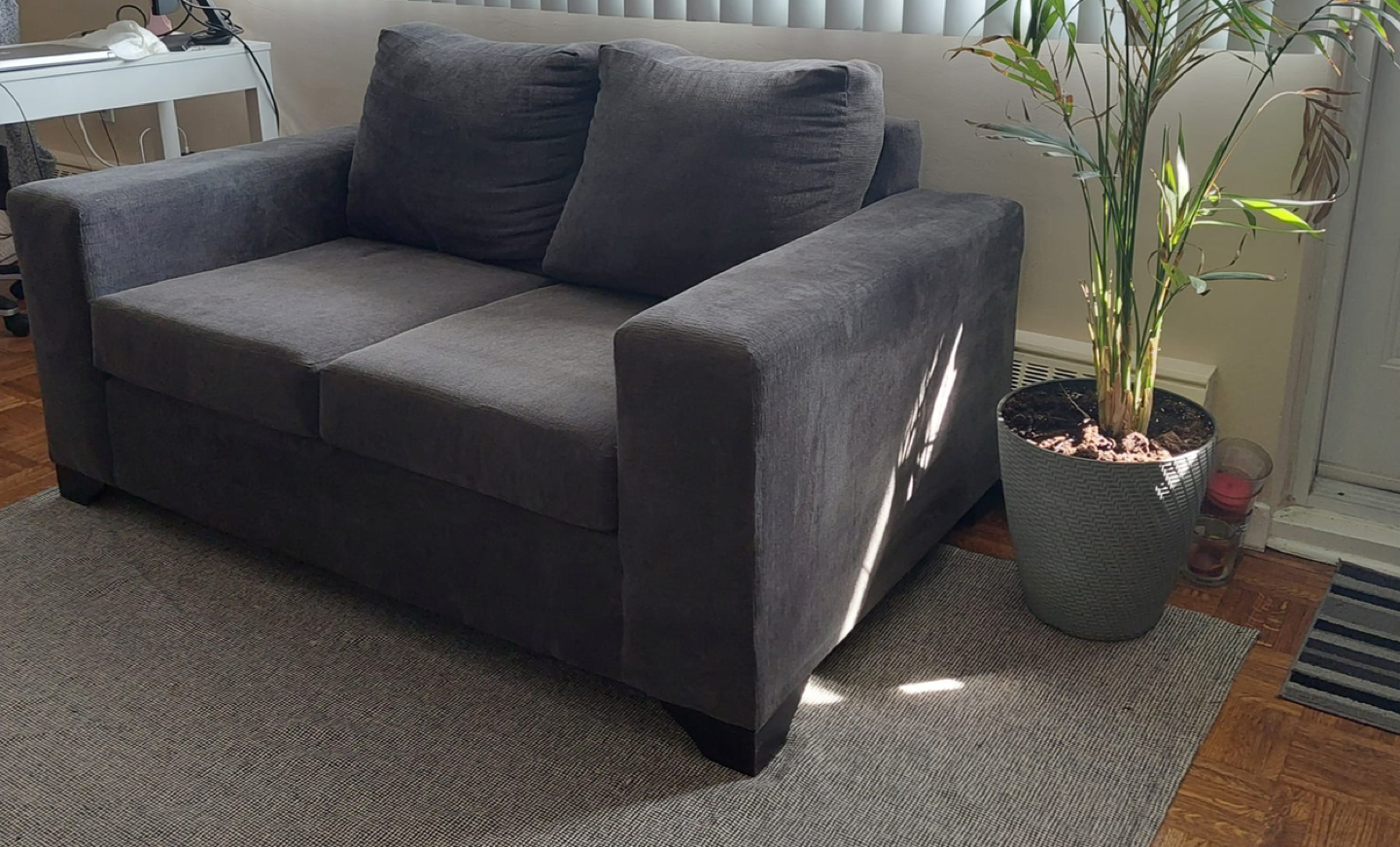 Couch - photo 3