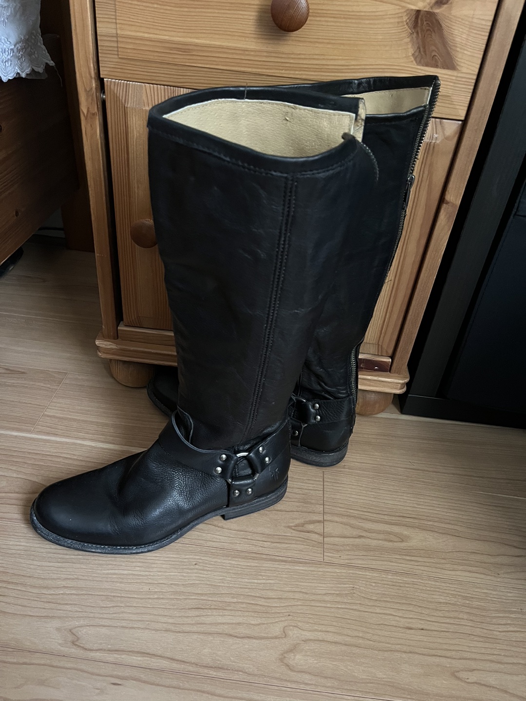 Ladies Size 10 FRYE boots