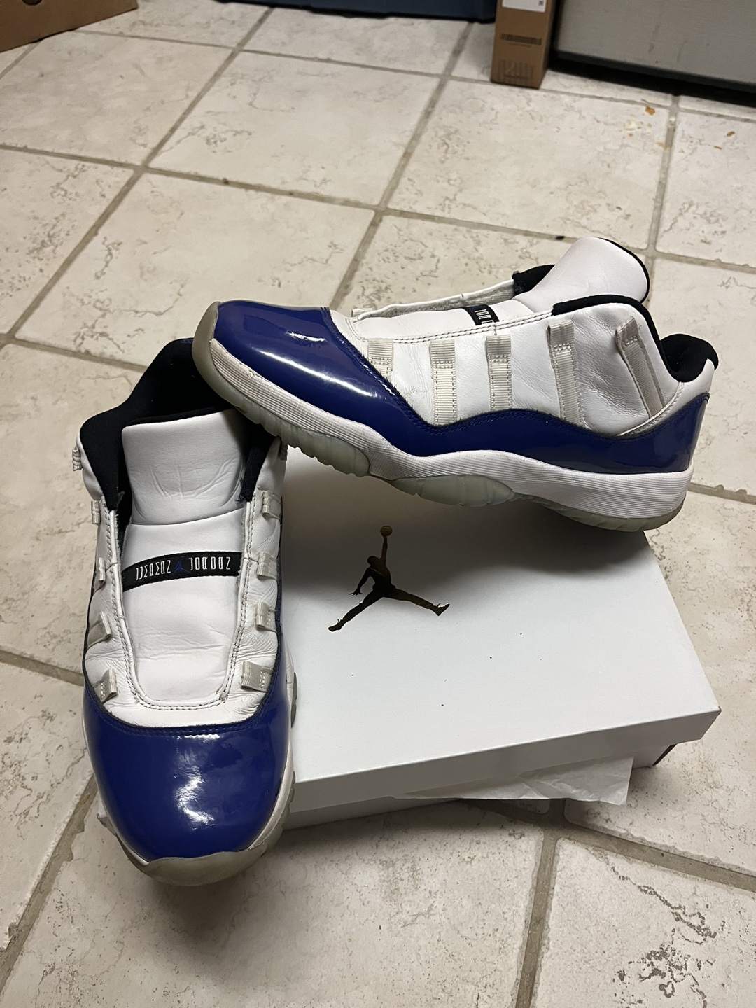 Womens jordans retro 11 low concord white - photo 2
