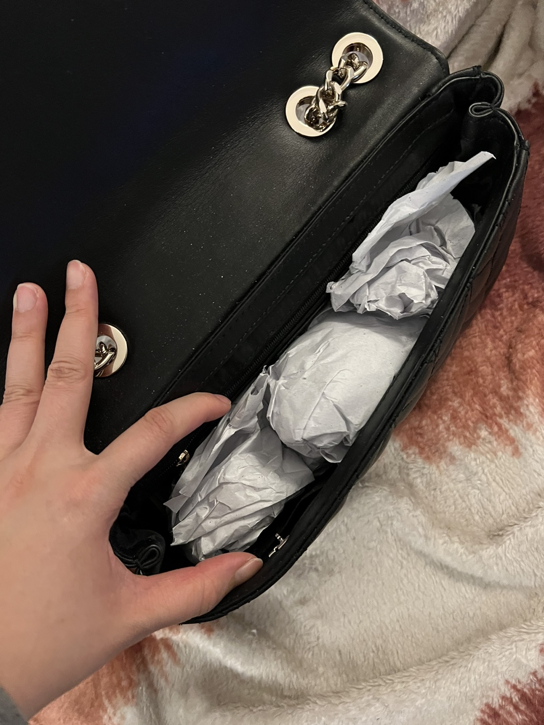 Authentic Kate spade - like new (used once) image indicator(4)