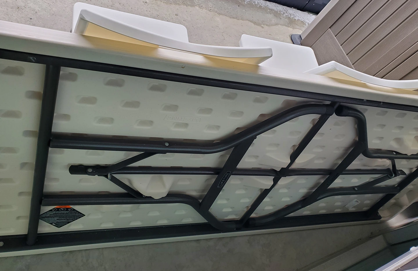 Camping table. Foldable legs. - photo 2