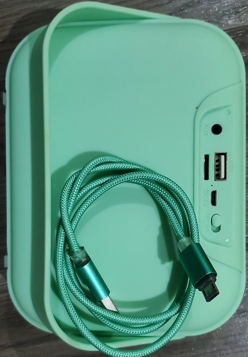 Sylvania portable wireless speaker thumbnail
