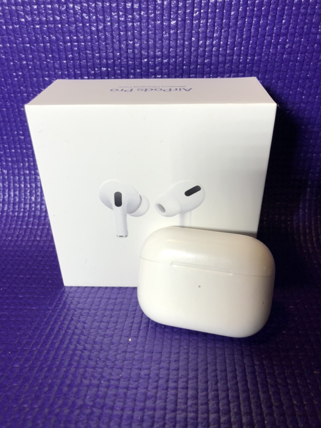 Apple AirPods Pro Wireless Charging Case A2084
