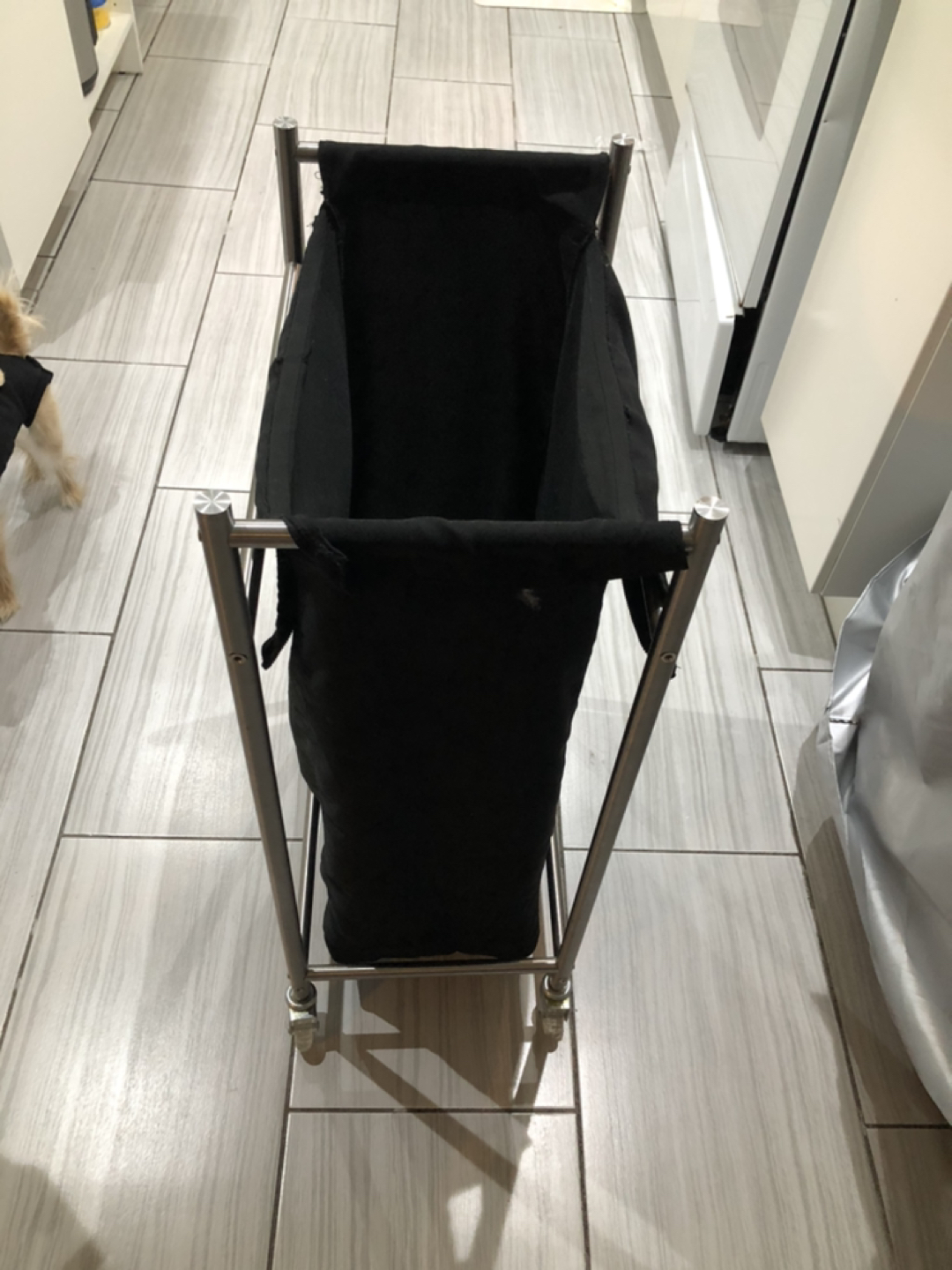 Laundry cloth hamper