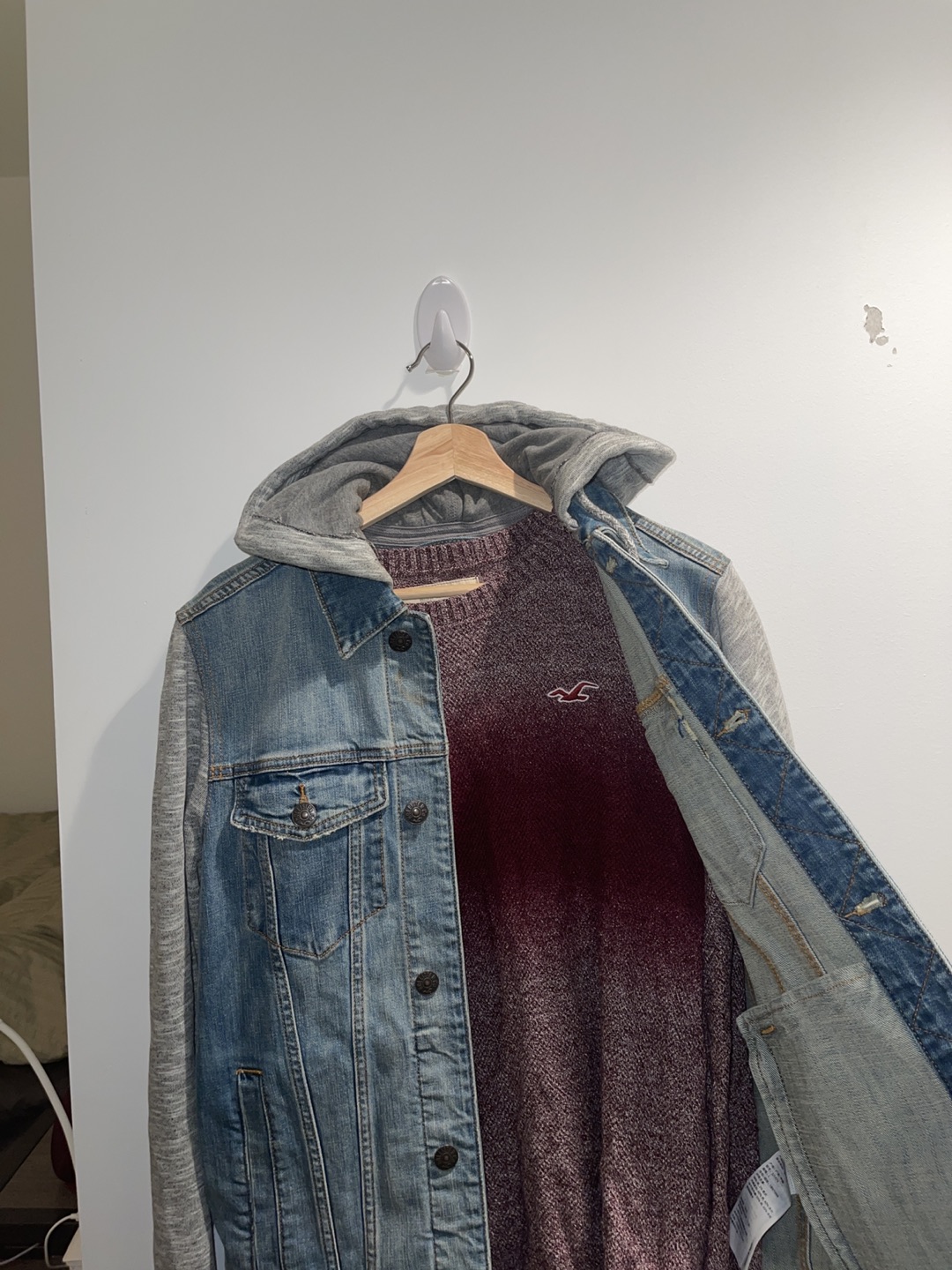 Hollister Denim jacket with red sweater - photo 2