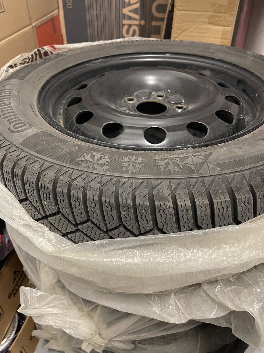 Continental winter snow tires x4 with rims 215 60 16 image indicator(2)