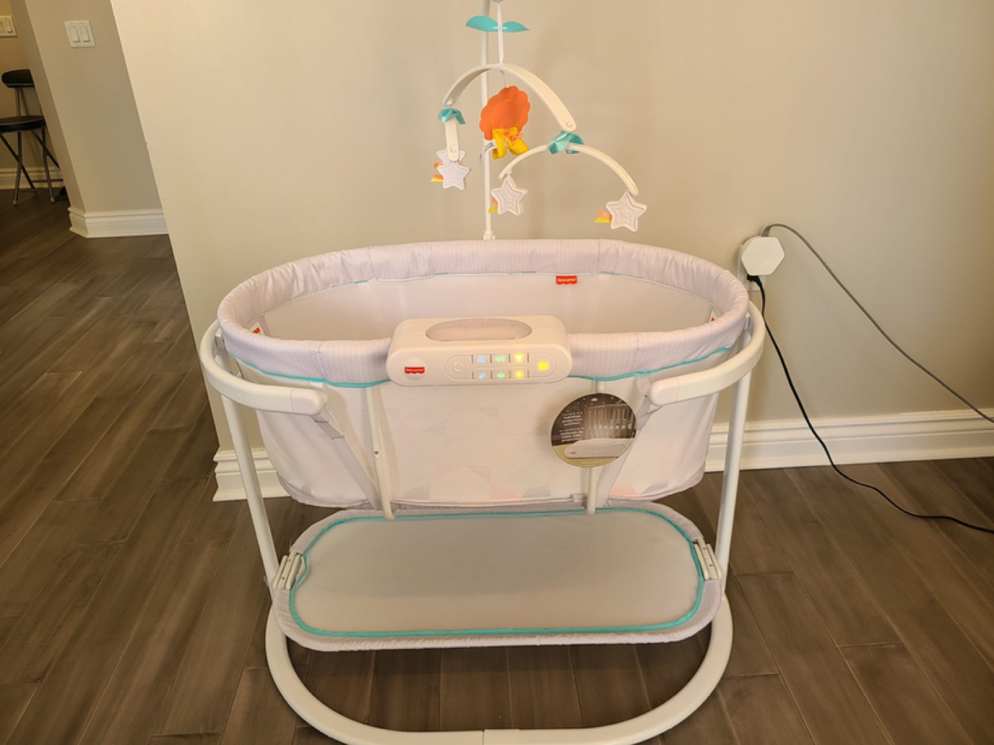 Moving out sale: Fisher price Soothing motion bassinet - photo 5