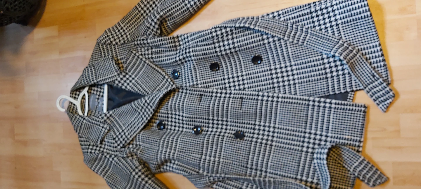 woman's fall/winter coat - photo 4