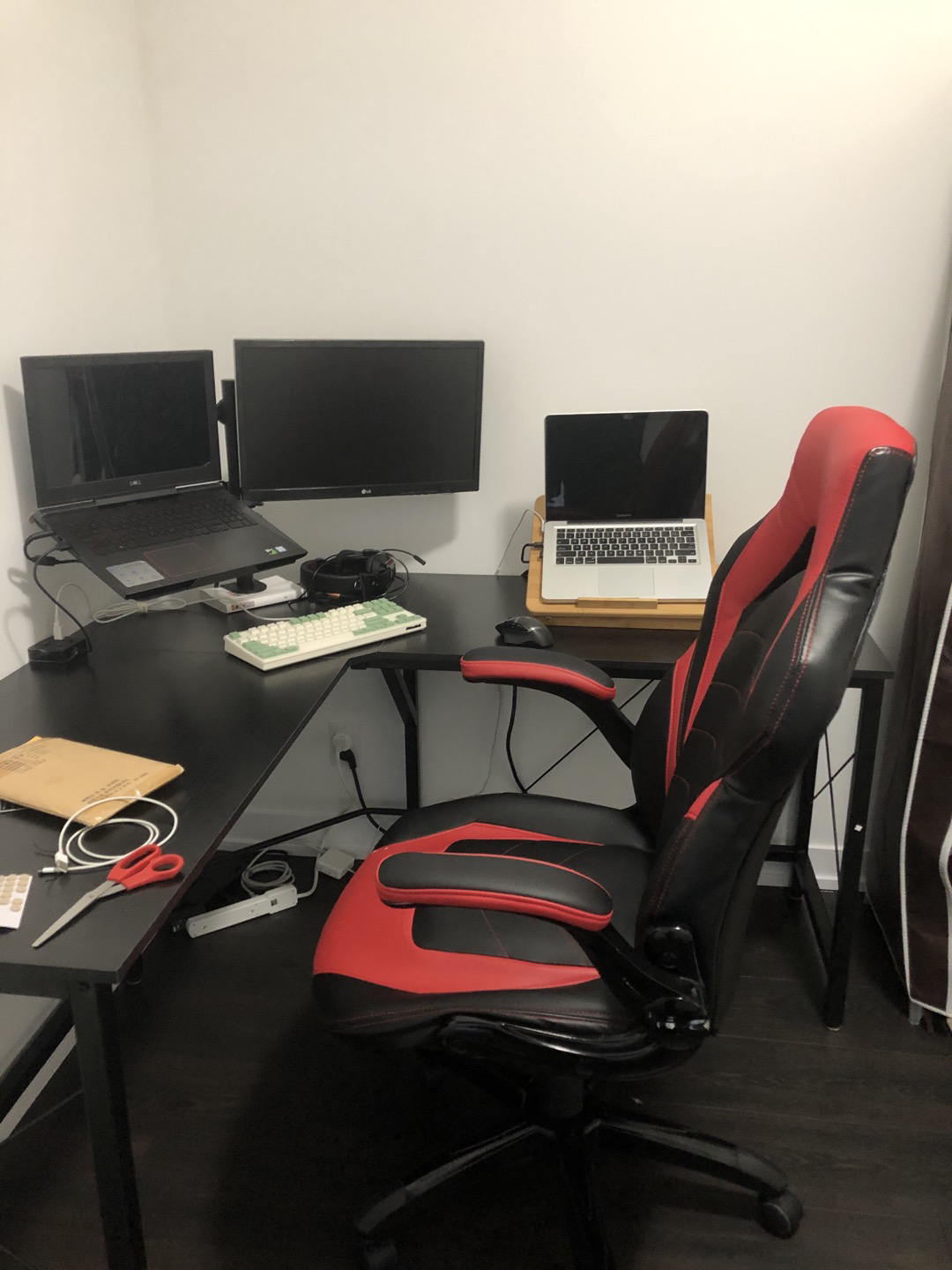 L shape desk - only today pickup thumbnail