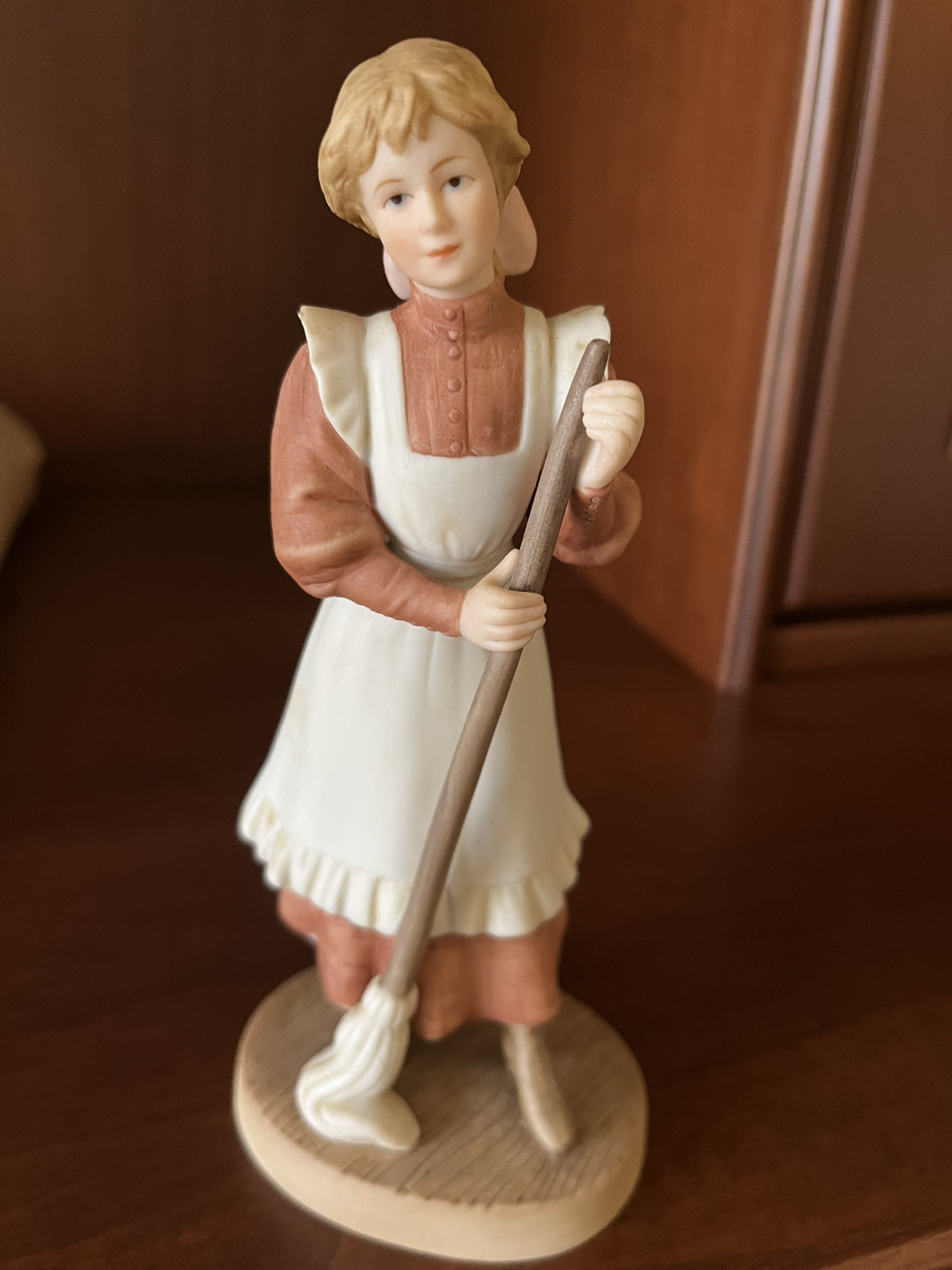 Treasured Memories Figurine 1984 image indicator(2)