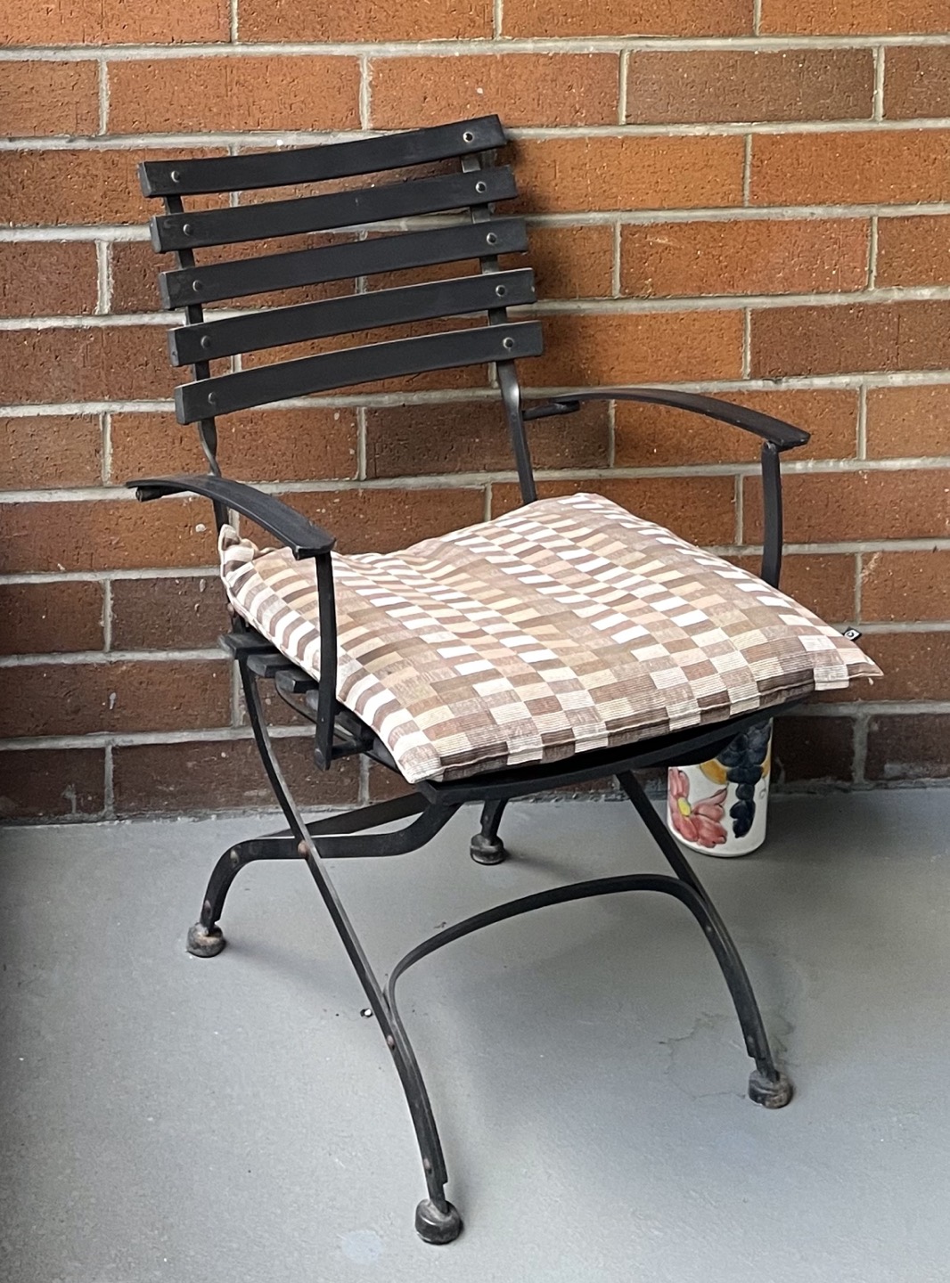 Metal patio chair