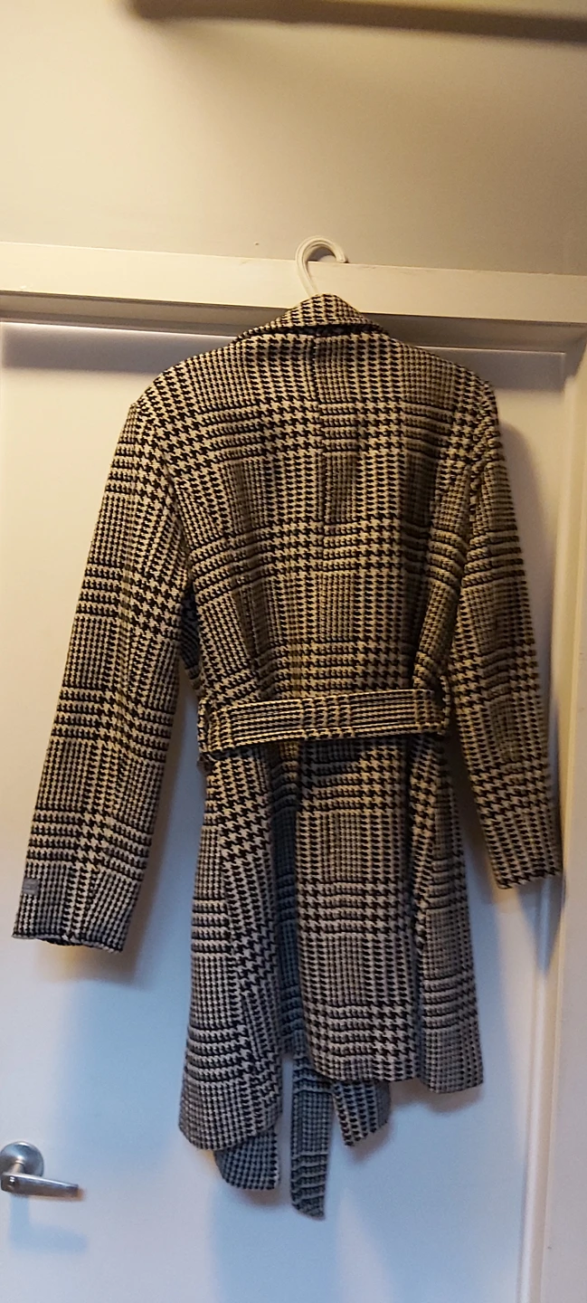 woman's fall/winter coat - photo 3