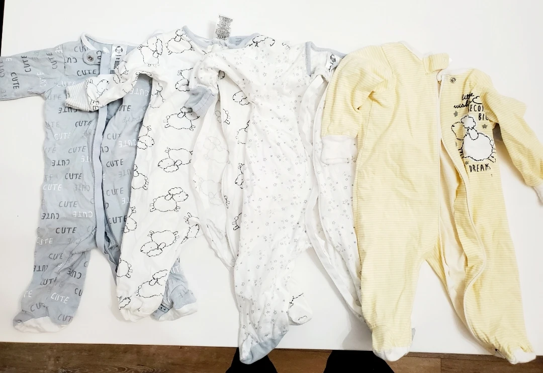 Baby clothes (Gerber 0-3 months sleepers)