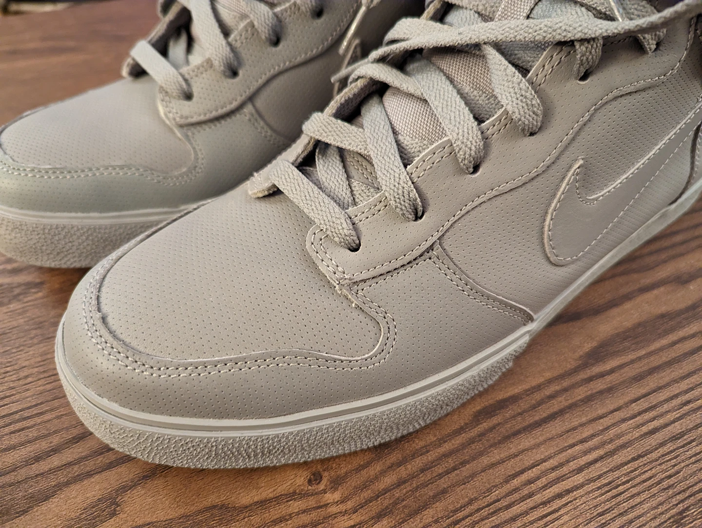 Men's Nike Shoes Size 13 NEVER WORN, STILL IN BOX image indicator(7)