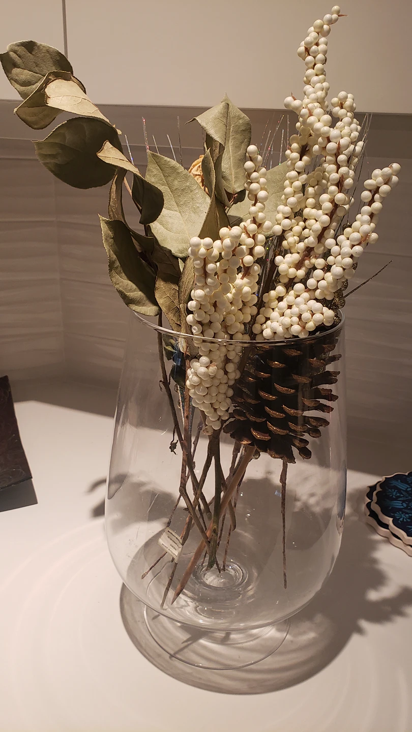 wine glass shaped vase thumbnail