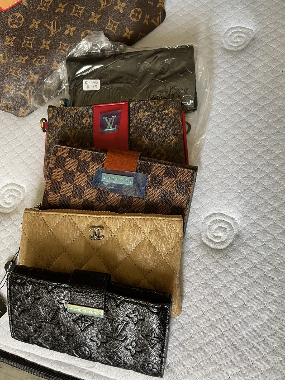 Wallet in chain - photo 5