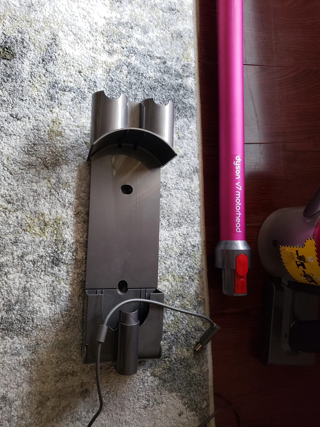Dyson V7 Stick Vacuum - photo 2