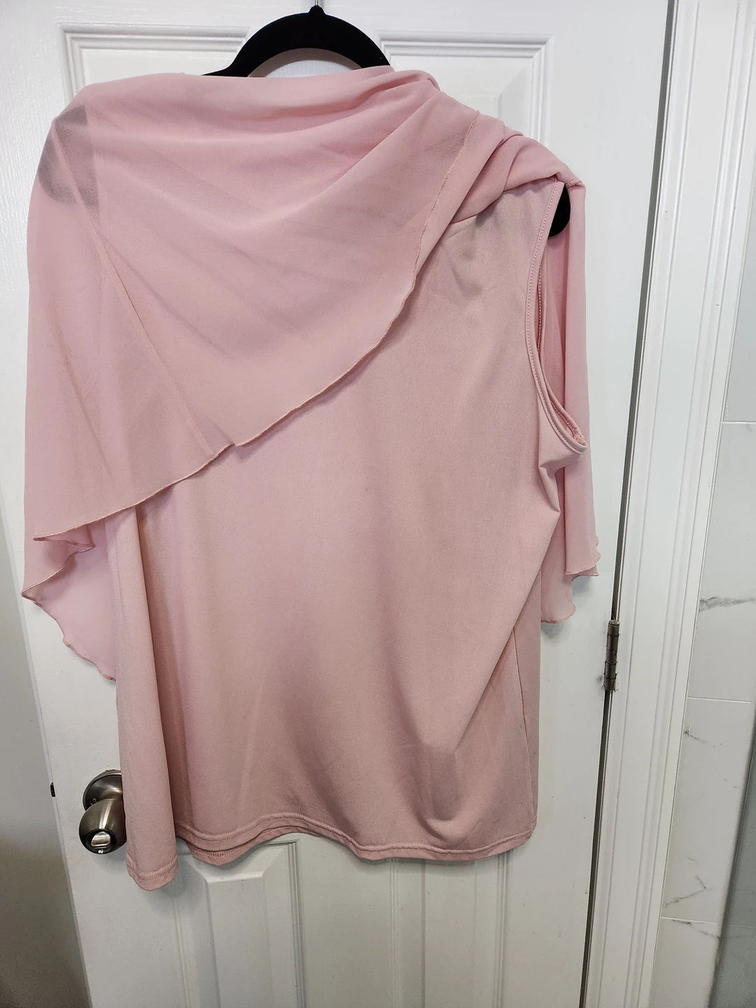 Tank top with built in drape image indicator(2)